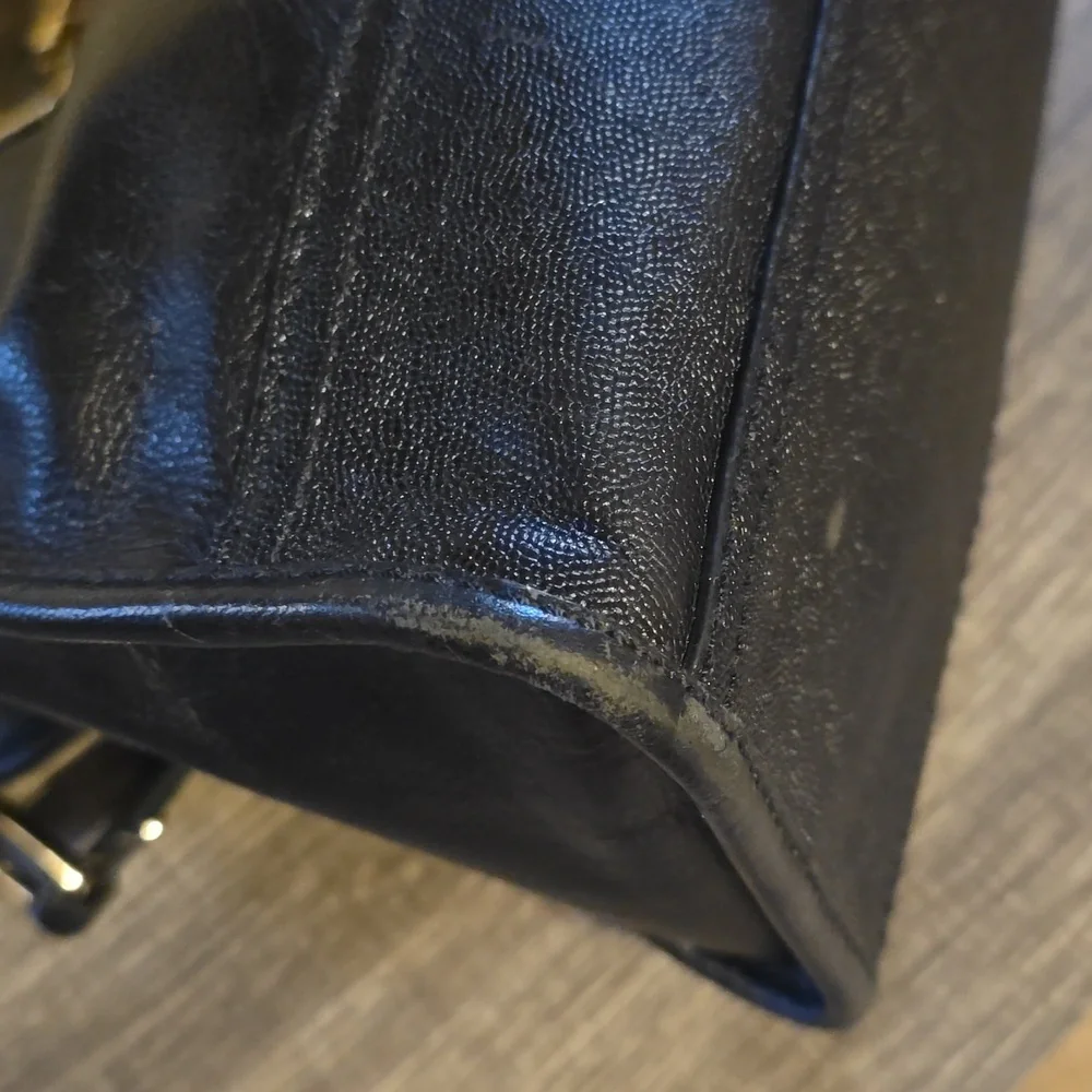 Elegant Black Leather Handbag - Picture 3 of 11